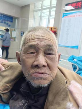 走失者照片 信阳寻亲：七旬老人被救助，穿棕黄色...