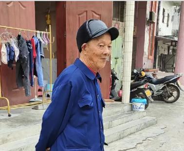 走失者照片 江门开平急寻：七旬老人失联，高1米...