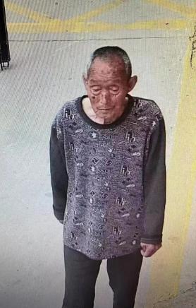 走失者照片 邢台急寻：八旬老人失联，穿圆领碎花...