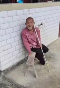 走失者照片 紧急寻人：梅州九旬老人走失，穿深色...