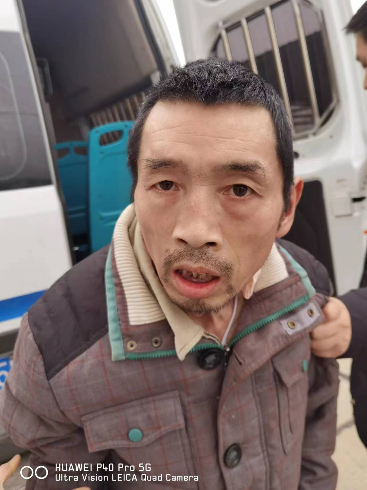 走失者照片 随州寻亲：五旬男子被救助，穿灰色外...