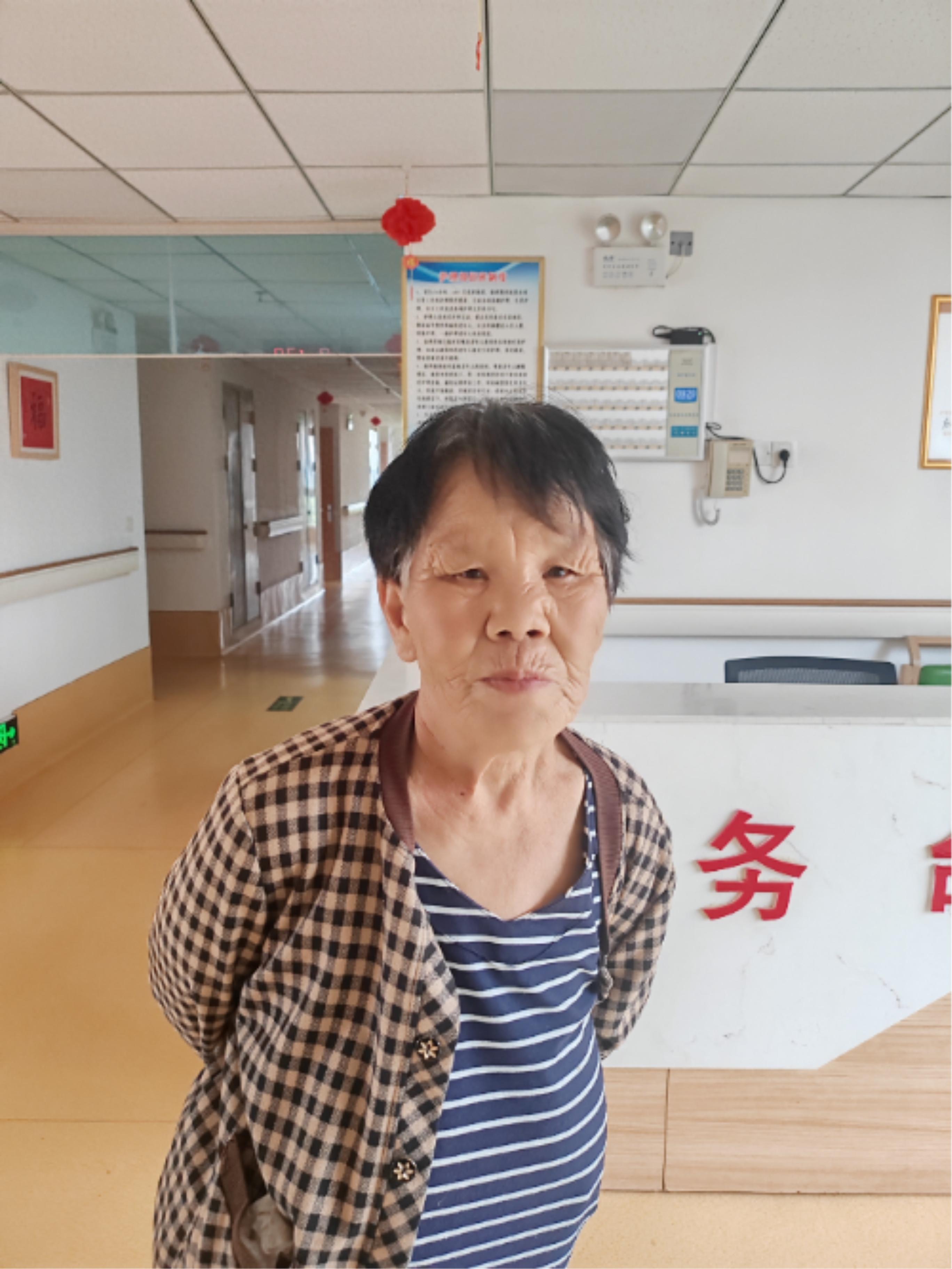走失者照片 保定市寻亲：六旬老太被救助，穿棕色...