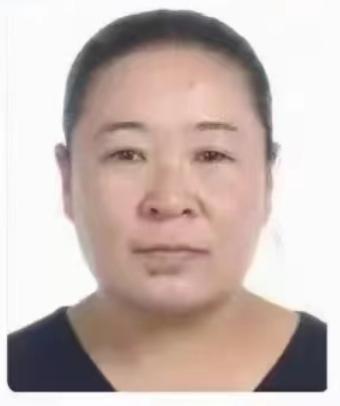 走失者照片 锡林郭勒盟寻人：六旬老太失联，戴灰...