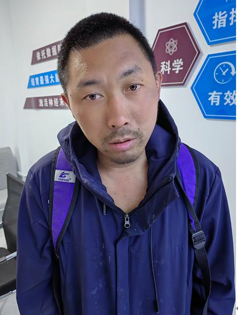 走失者照片 马鞍山寻亲：青年男子被救助，穿蓝色...