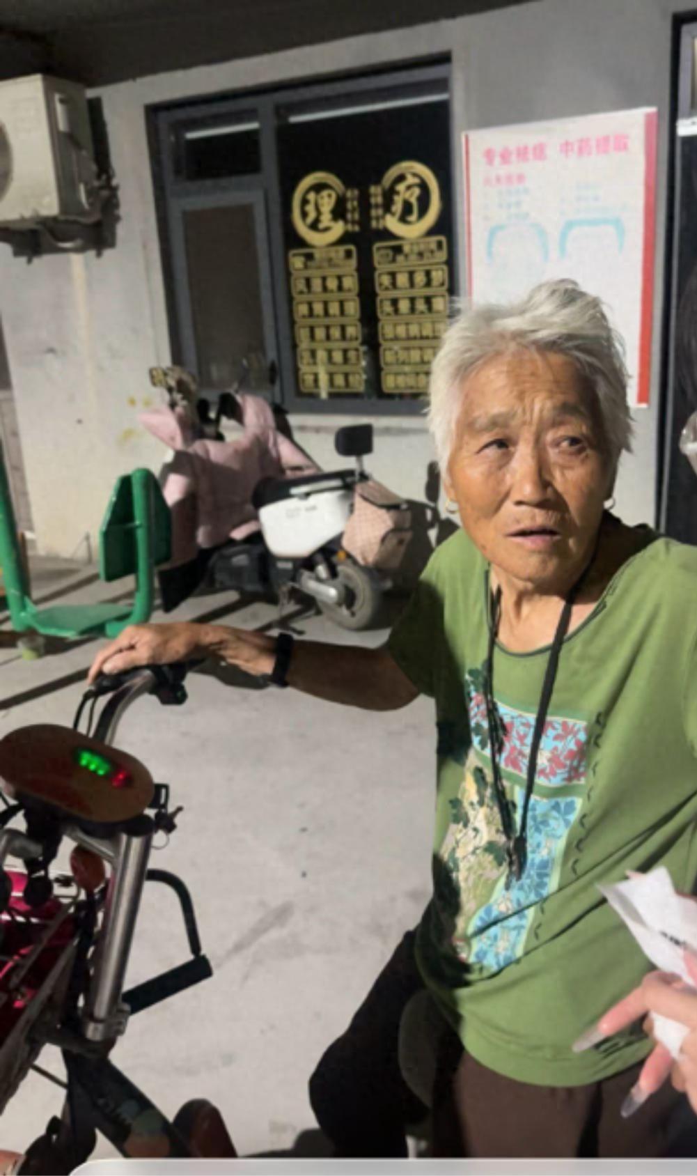 走失者照片 济南寻人：八旬老太走失，患小脑萎缩...