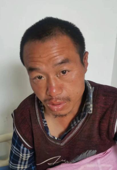走失者照片 咸宁寻亲：赤壁五旬男子被救助，穿红...