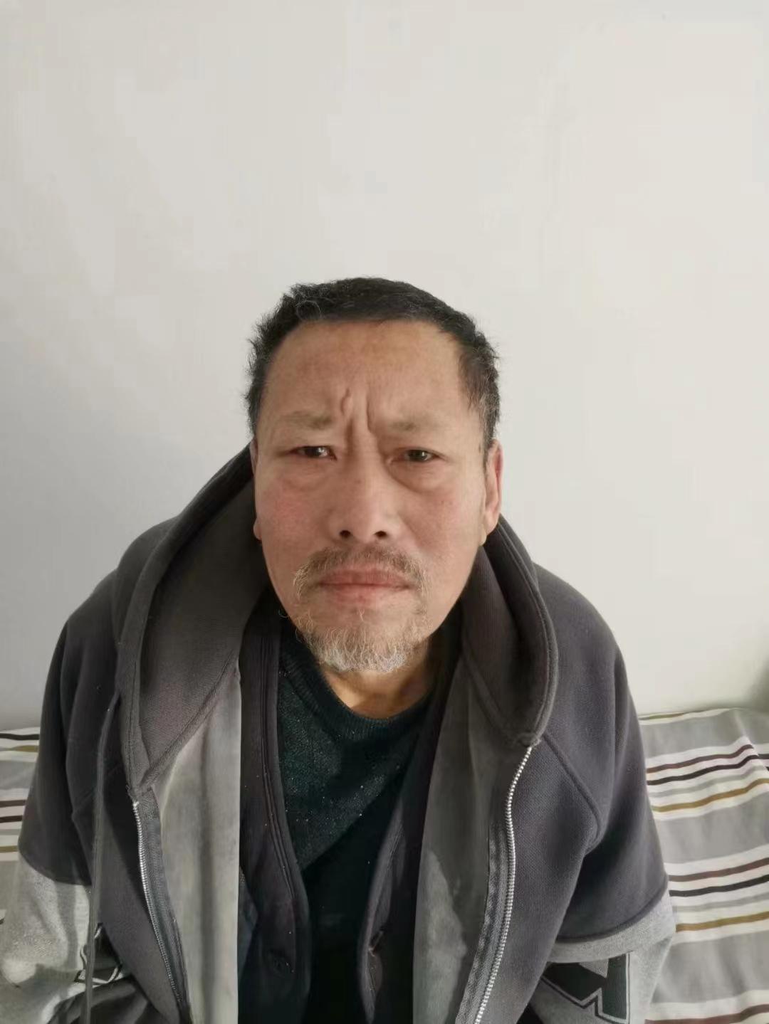 走失者照片 松原寻亲：五旬男子被救助，穿灰色运...