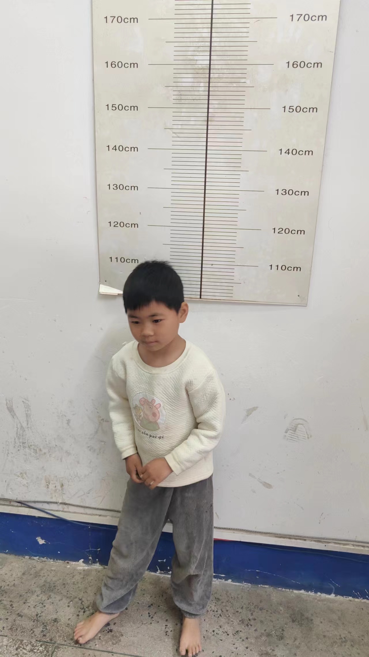 走失者照片 永州寻亲：7岁女孩被救助，穿黑色格...
