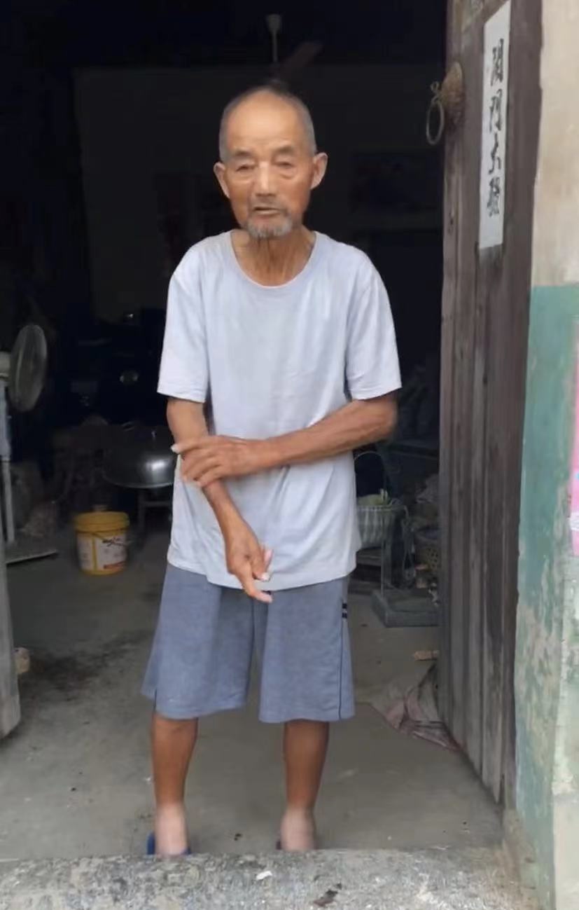 走失者照片 孝感汉川急寻：八旬老人走失，高1米...