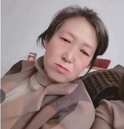 走失者照片 张家口急寻：五旬女子走失，穿红色毛...