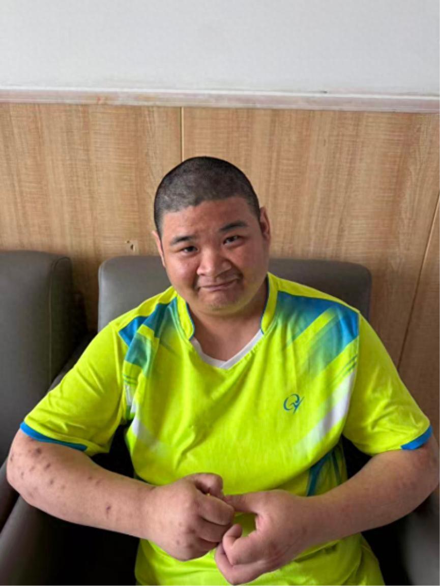 走失者照片 乌鲁木齐市寻亲：青年男子被救助，疑...