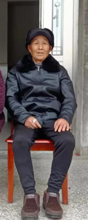 走失者照片 上饶急寻：八旬老人失联，穿黑色皮衣...