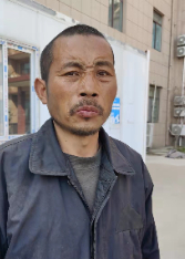 走失者照片 青岛莱西寻亲：六旬老人被救助，穿蓝...