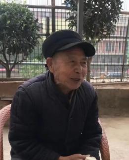 走失者照片 郑州寻人：八旬老人走失，穿深蓝色棉...