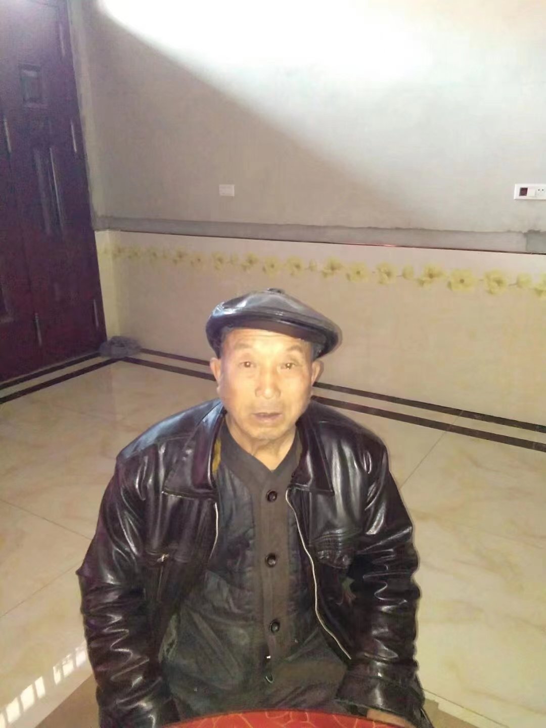 走失者照片 西安急寻：七旬老人失联，穿黑色衣裤...