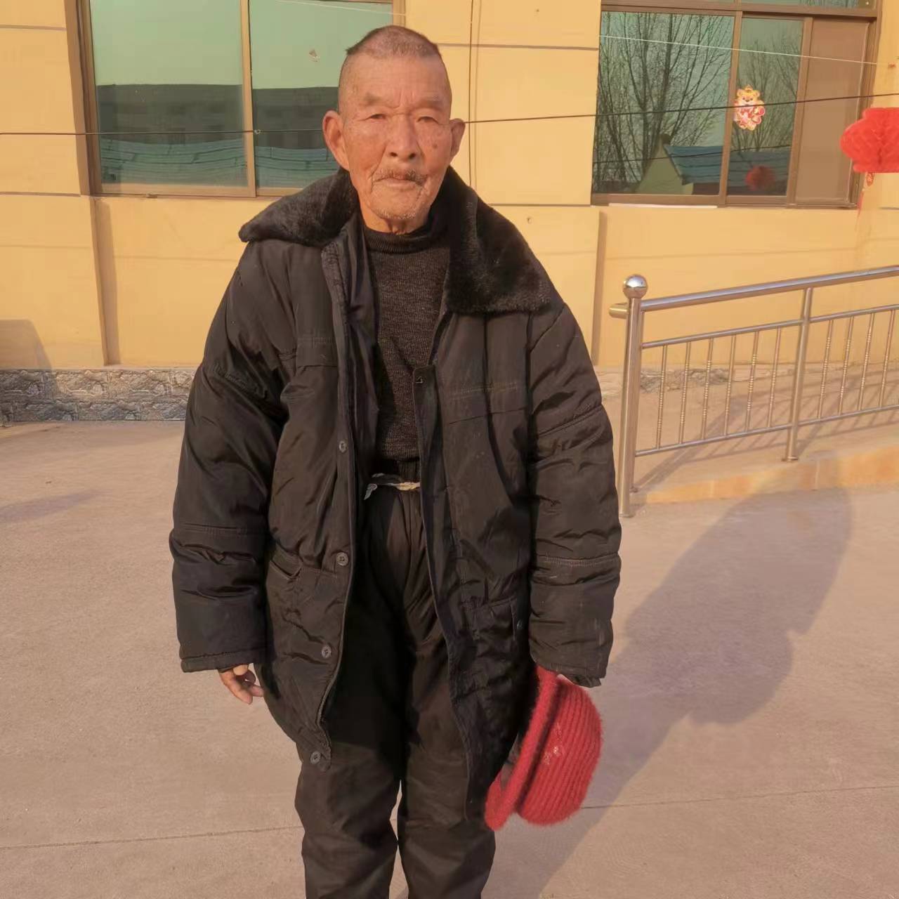 走失者照片 新乡急寻：七旬老人失联，穿黑色上衣...