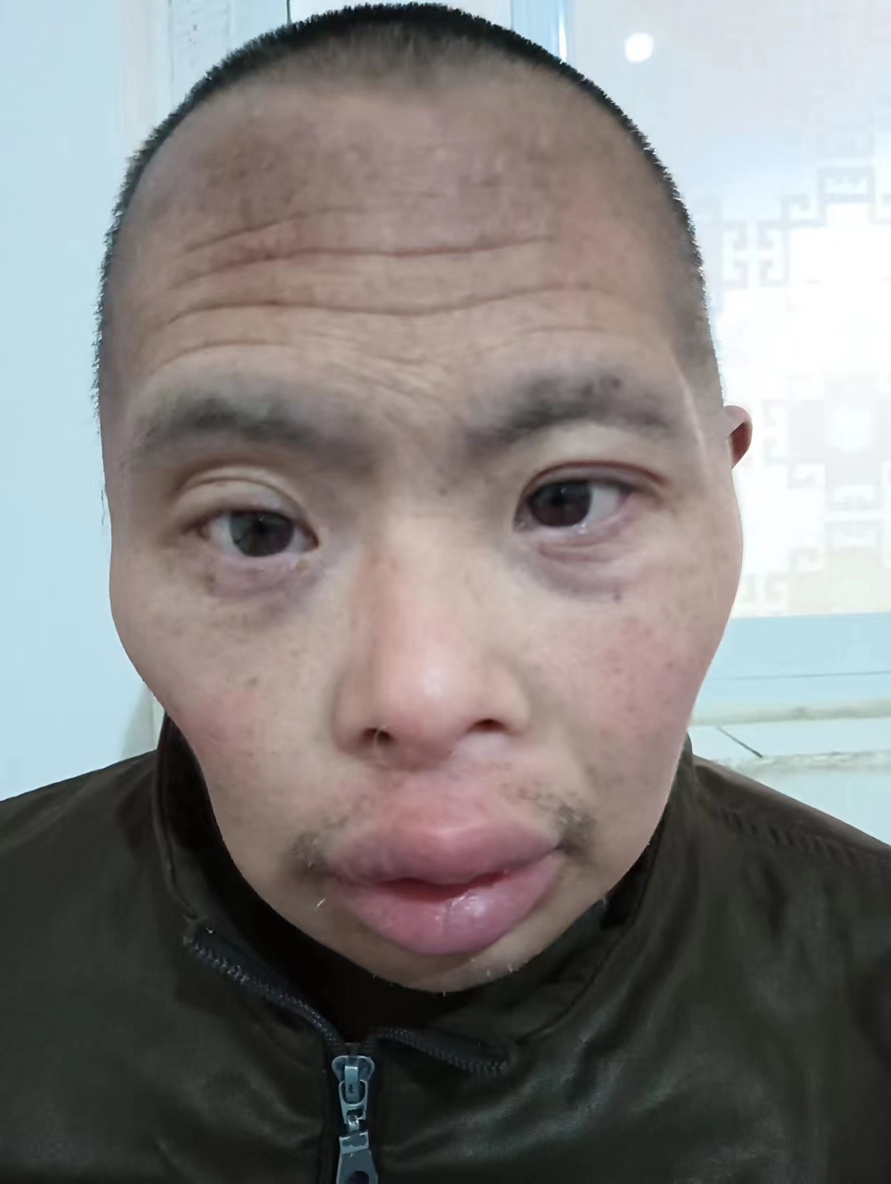 走失者照片 漯河寻亲：青年男子被救助，不愿与人...