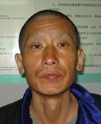走失者照片 台州玉环寻亲：中年男子被救助，穿蓝...