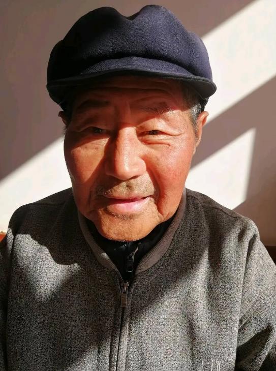 走失者照片 营口寻人：九旬老人失联，戴黑色帽子...