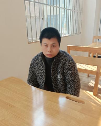 走失者照片 临沂寻亲：青年女子被救助，高1米5...