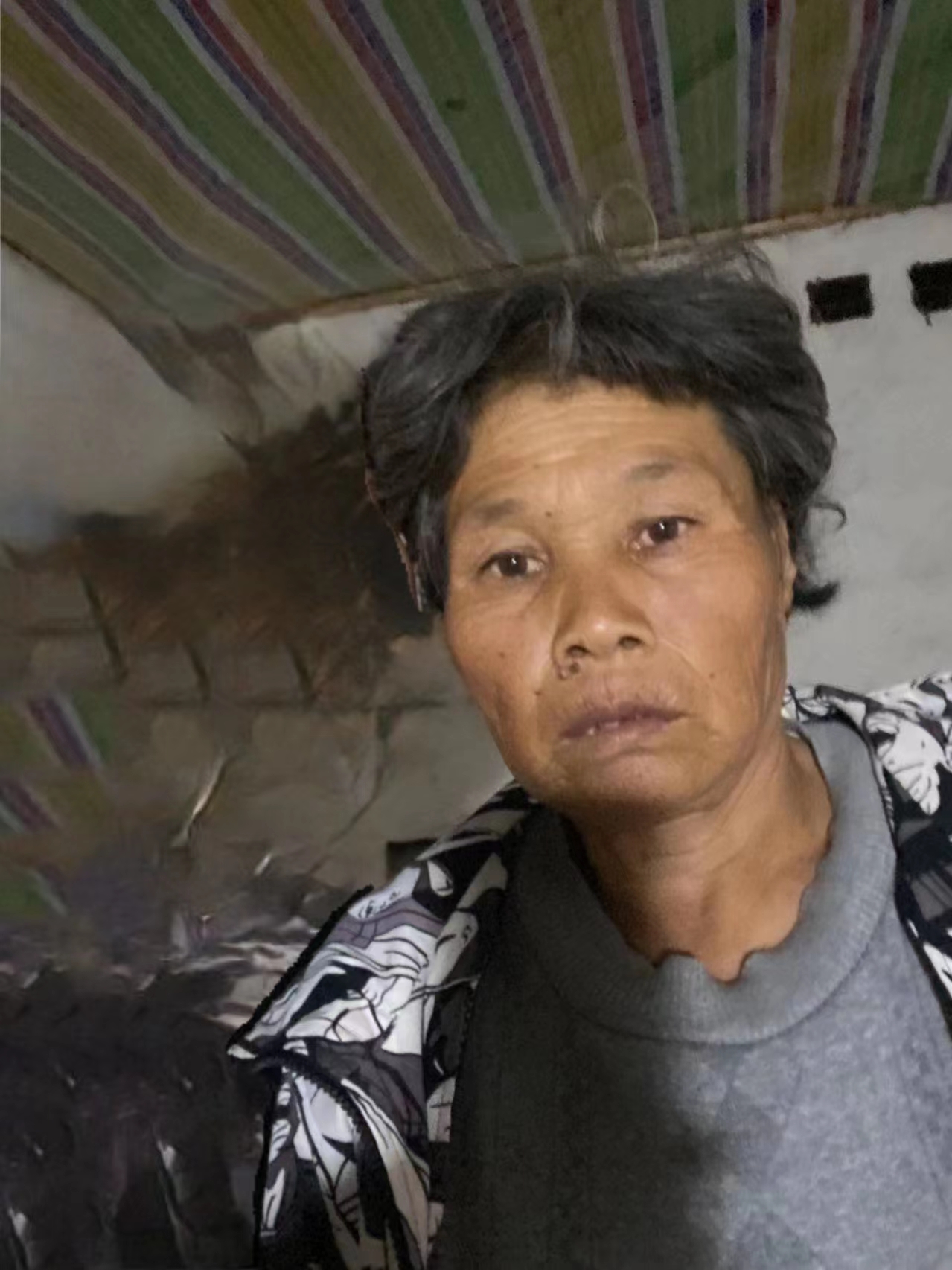走失者照片 开封急寻：六旬老太失联，穿白色上衣...