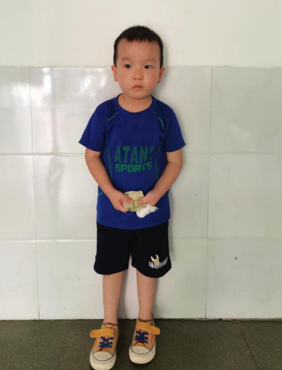 走失者照片 重庆寻亲：4岁男童被救助，发现时裹...