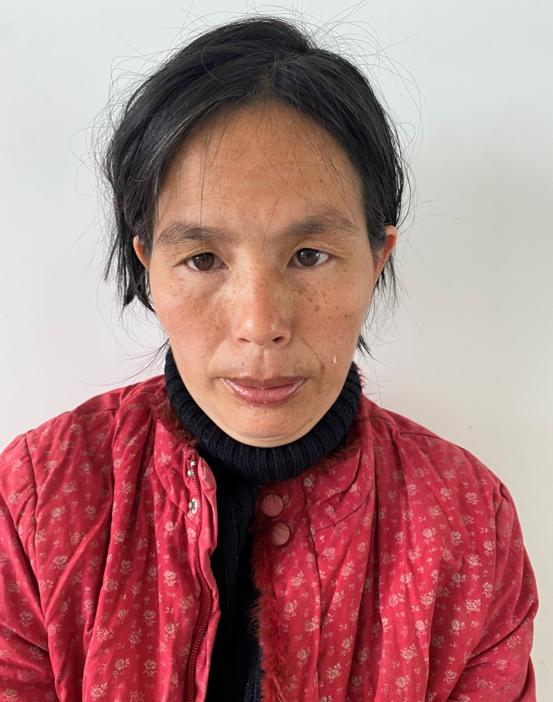 走失者照片 贵港寻亲：五旬女子被救助，穿黑色毛...