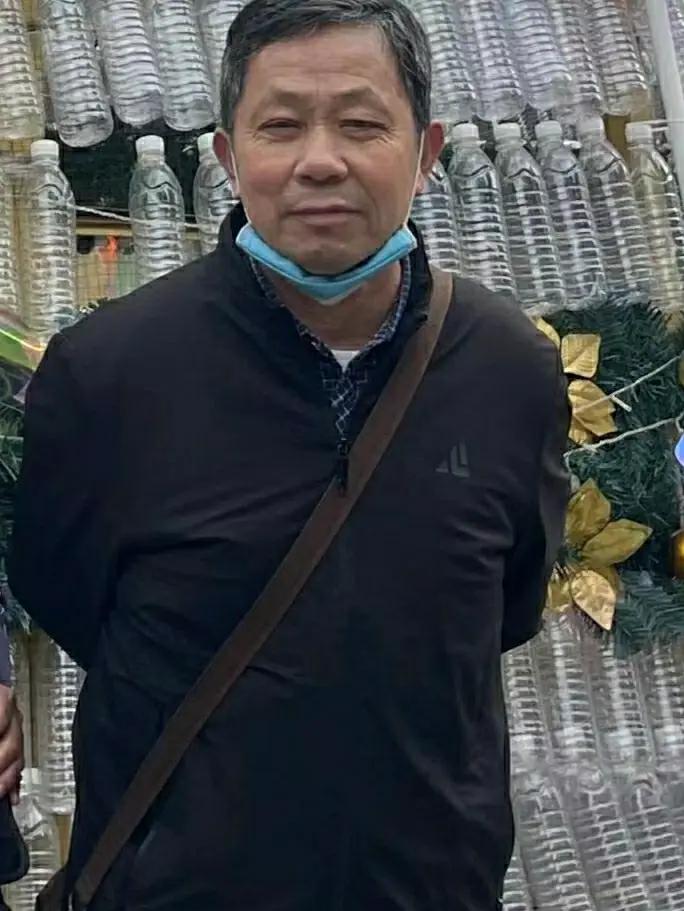走失者照片 黄石急寻：七旬老人失联，穿蓝色外套...
