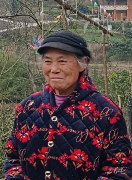 走失者照片 达州急寻：七旬老太走失，患小脑萎缩...