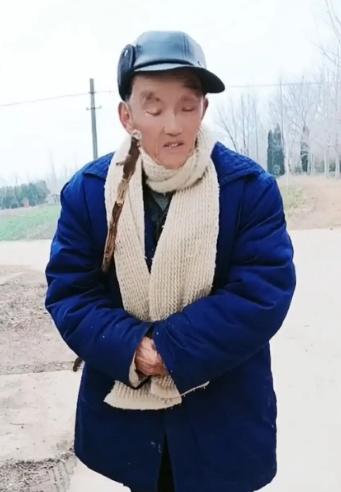 走失者照片 紧急寻人：芜湖八旬老人失联，穿蓝色...