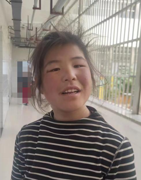 走失者照片 西安寻亲：16岁少女被救助，穿黑白...
