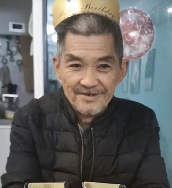 走失者照片 开封寻人：七旬老人走失，穿蓝色睡衣...