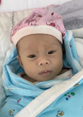 走失者照片 呼和浩特寻亲：1岁女童被救助，裹粉...
