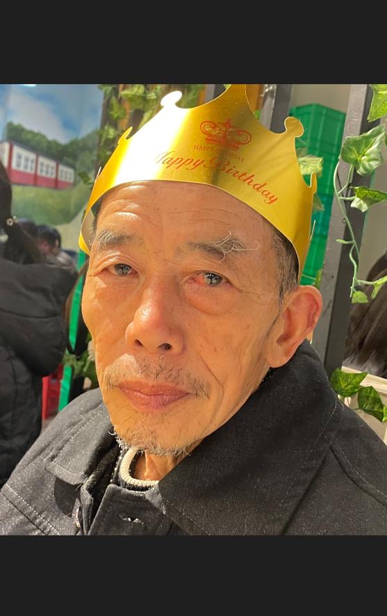 走失者照片 紧急寻人：上海七旬老人走失，穿黑色...