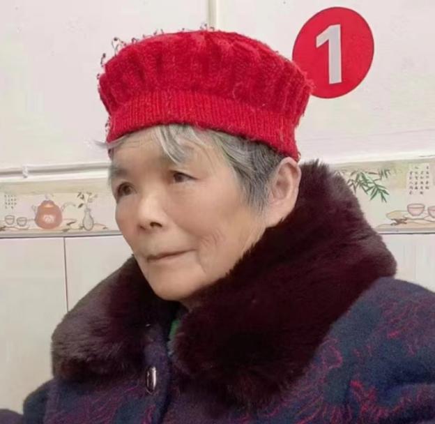 走失者照片 内江寻人：隆昌八旬老太走失，穿深色...
