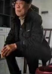 走失者照片 安康急寻：七旬老人走失，穿黑色衣服...