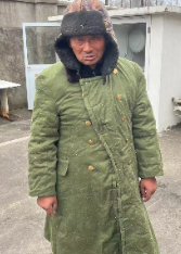 走失者照片 南通寻亲：启东五旬男子被救助，戴花...