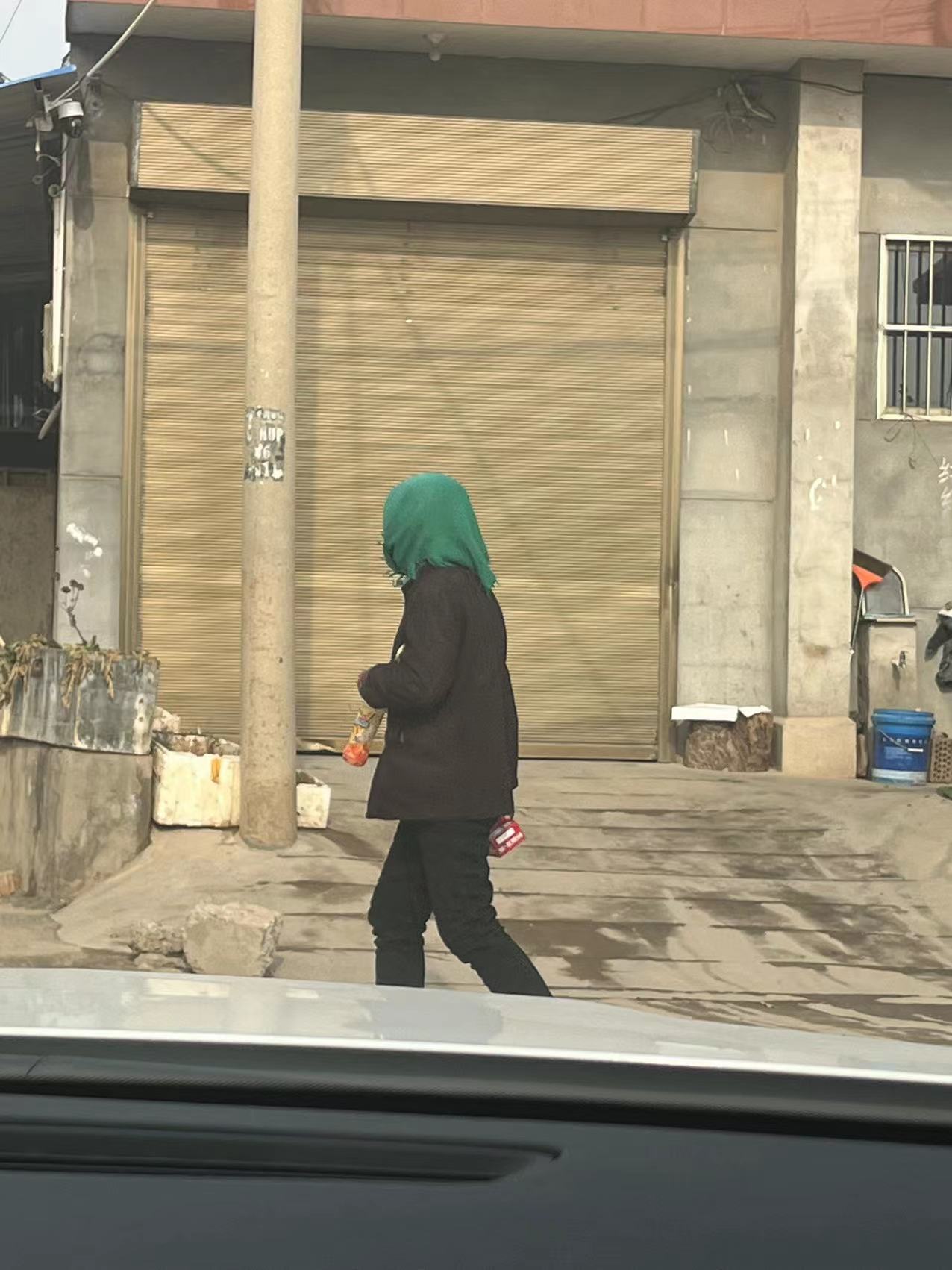 走失者照片 铜川市急寻：七旬老太走失，穿暗红色...