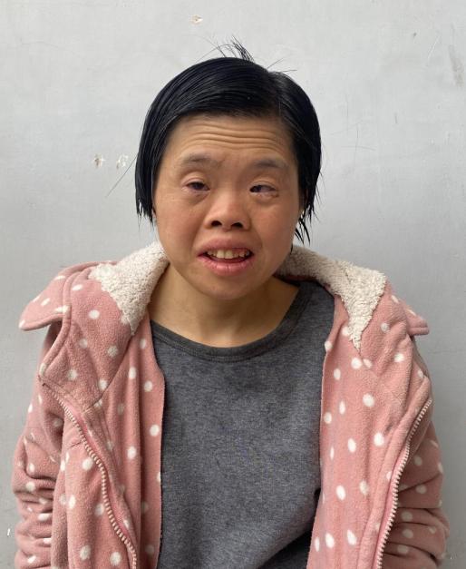 走失者照片 来宾寻亲：青年女子被救助，高1米5...