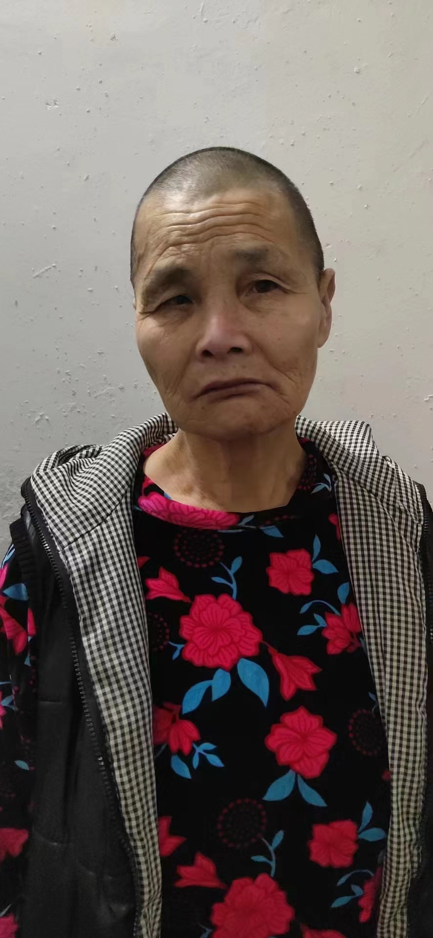 走失者照片 沧州寻亲：六旬老太被救助，高1米5...