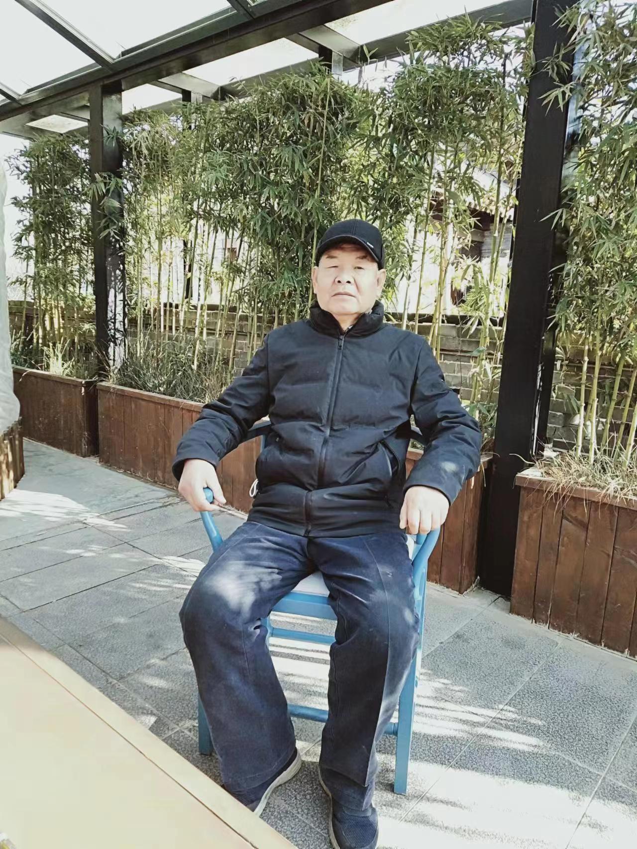 走失者照片 洛阳急寻：六旬老人走失，戴蓝黑色帽...