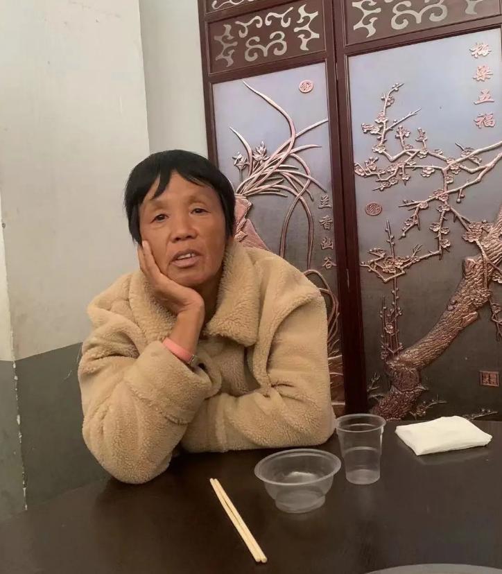 走失者照片 商丘寻人：六旬老太失联，穿紫色上衣...
