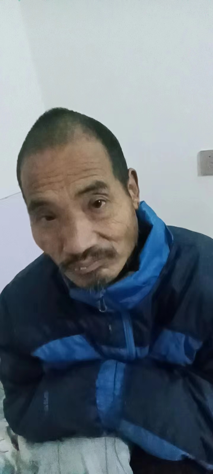 走失者照片 洛阳急寻：五旬男子走失，患智力障碍...