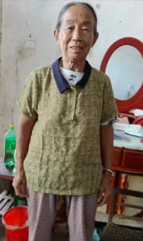 走失者照片 阜阳市寻人：七旬老太走失，穿白色上...