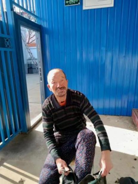 走失者照片 北京寻亲：六旬老人被救助，穿深色毛...