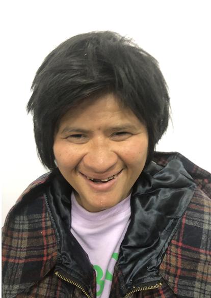 走失者照片 清远寻亲：中年女子被救助，穿格子外...