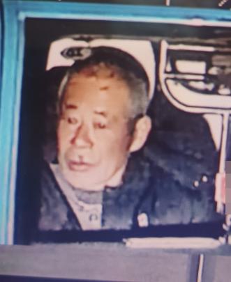 走失者照片 宜昌寻人：六旬老人失联，穿黑色连帽...