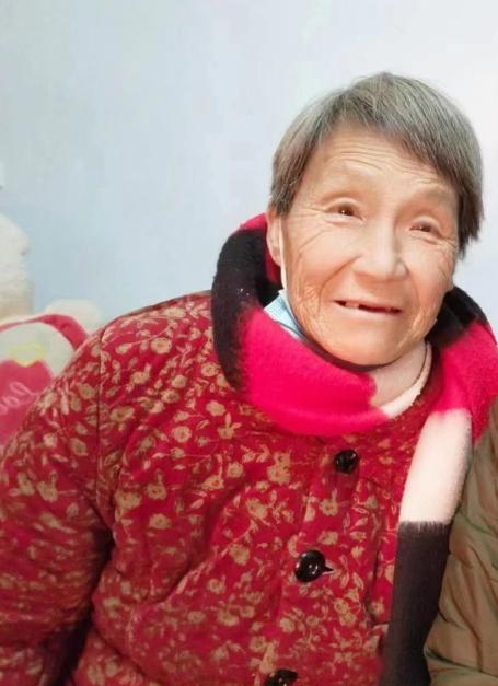 走失者照片 新乡急寻：七旬老太走失，穿枣红色保...