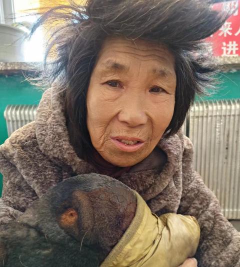 走失者照片 铁岭寻亲：六旬老太被救助，高1米7