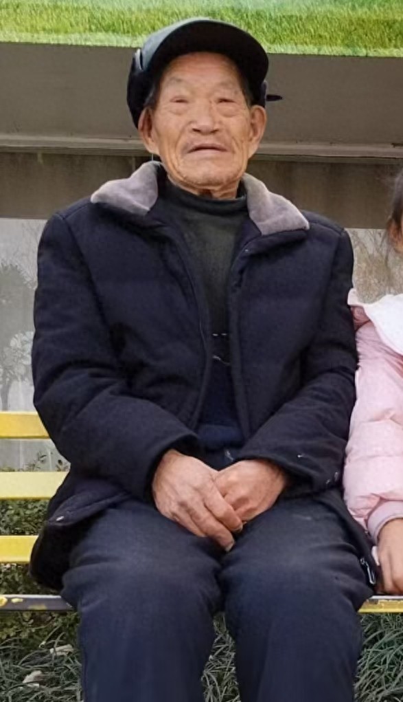 走失者照片 南阳市寻人：八旬老人走失，穿浅蓝色...